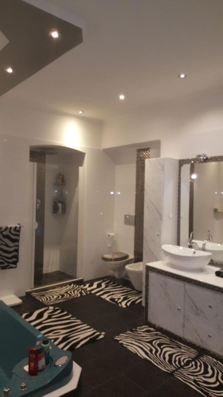 Grosse Wohnung Naehe Zentrum Vienna Luaran gambar