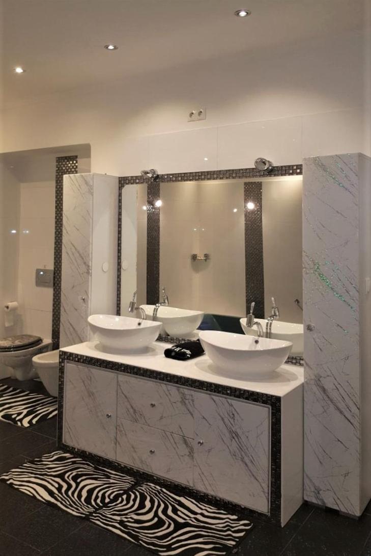 Grosse Wohnung Naehe Zentrum Vienna Luaran gambar