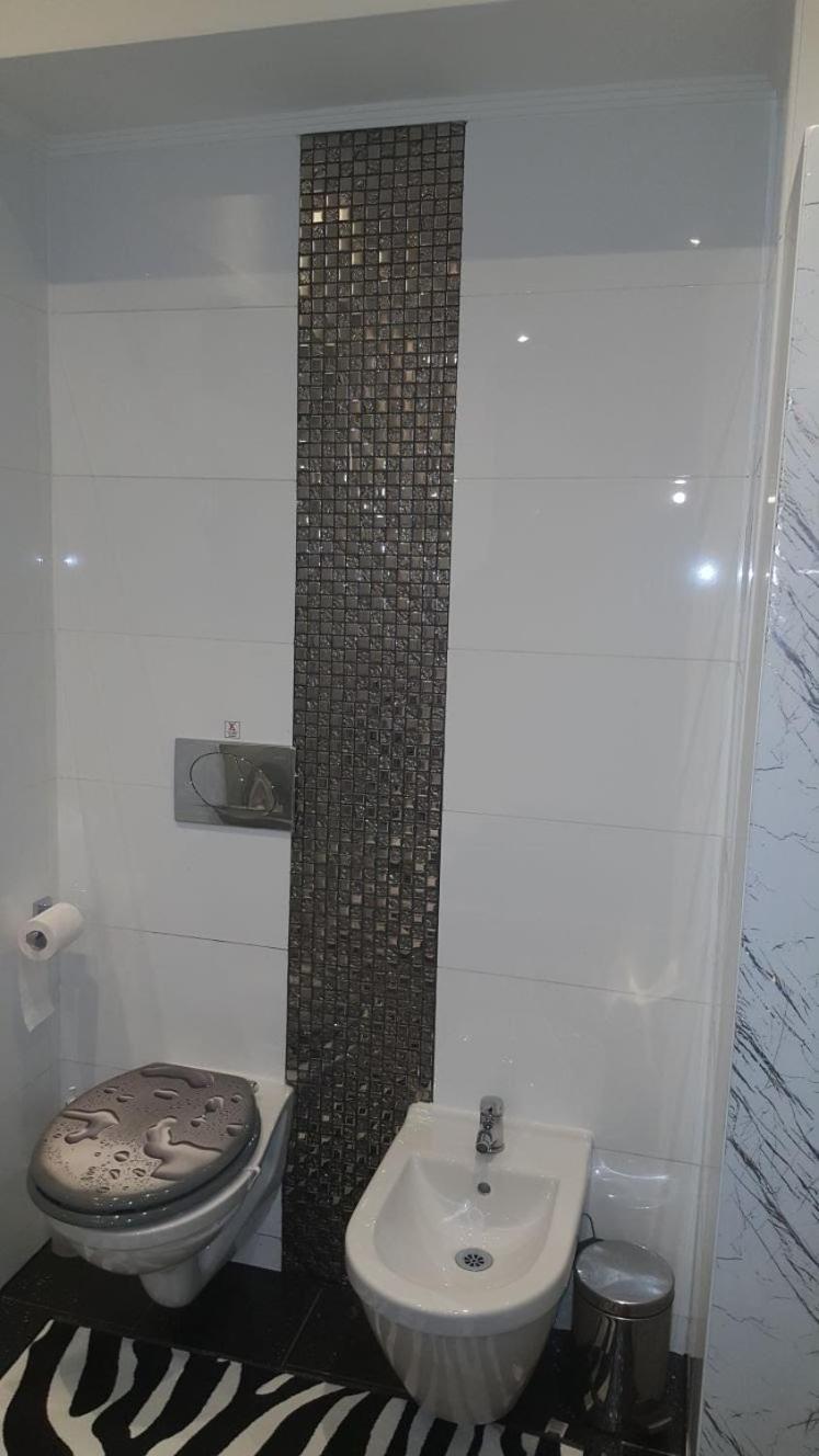 Grosse Wohnung Naehe Zentrum Vienna Luaran gambar